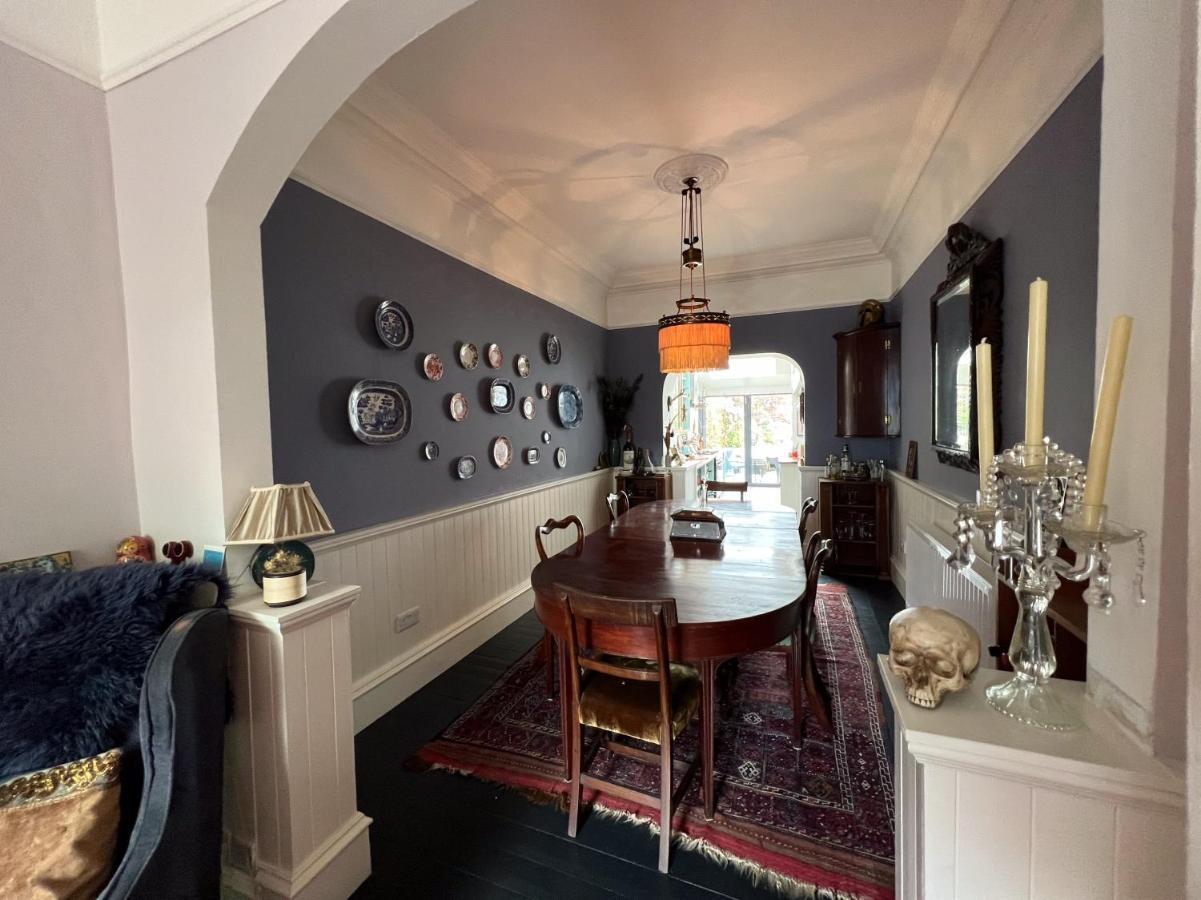 Unique Townhouse With Large Garden Down To The Sea Villa Killough Exterior foto
